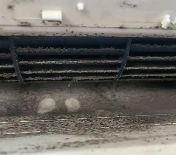 滨城空调吹的风有股烧焦味是怎么回事